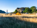 Kvinna vid tält i Bohuslän