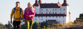 Walk on Kållandsö with the castle as a view