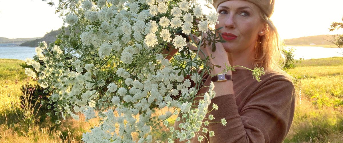 Emily Bratt, the gardener at "En annan slags trädgård" (A different kind of garden).