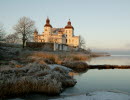 Ett vitt slott en frostig morgon.