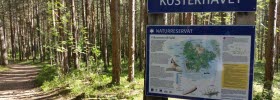 Reservation sign Saltö along a path with information and map of the area.