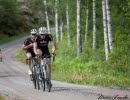 Cyklister på grusväg