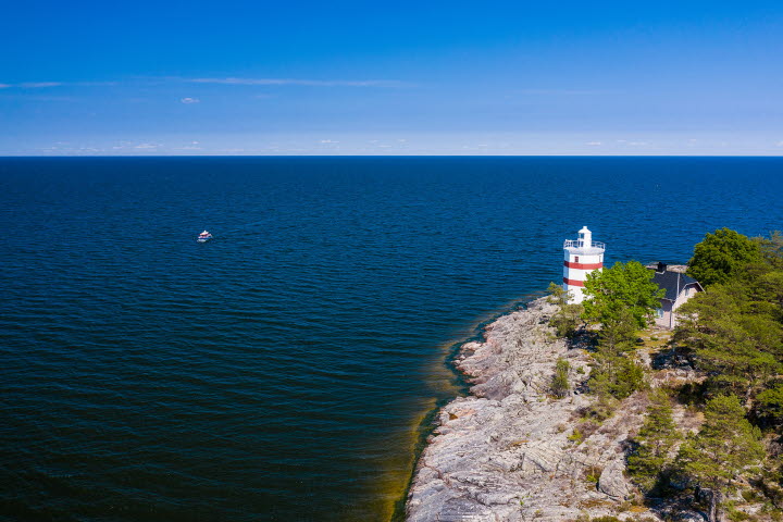 Flygfoto över fyren på Djurö.